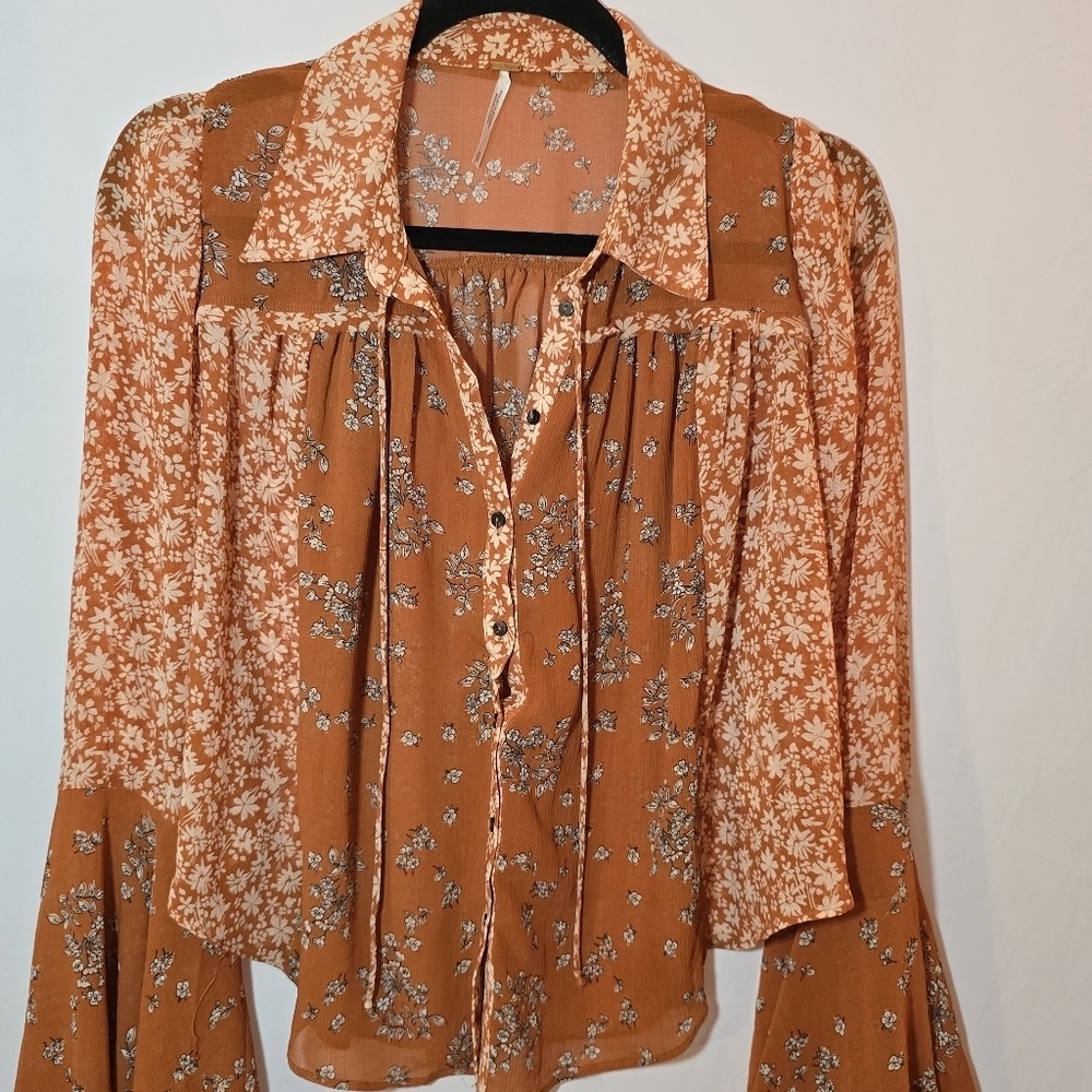 Free People Serena Rust Floral Patchwork Bell Sleeve Button Front Top 70s, Sz XS - Picture 3 of 10